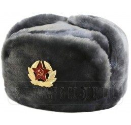 MENS 100% POLYESTER RUSSIAN HAT WITH BADGE.